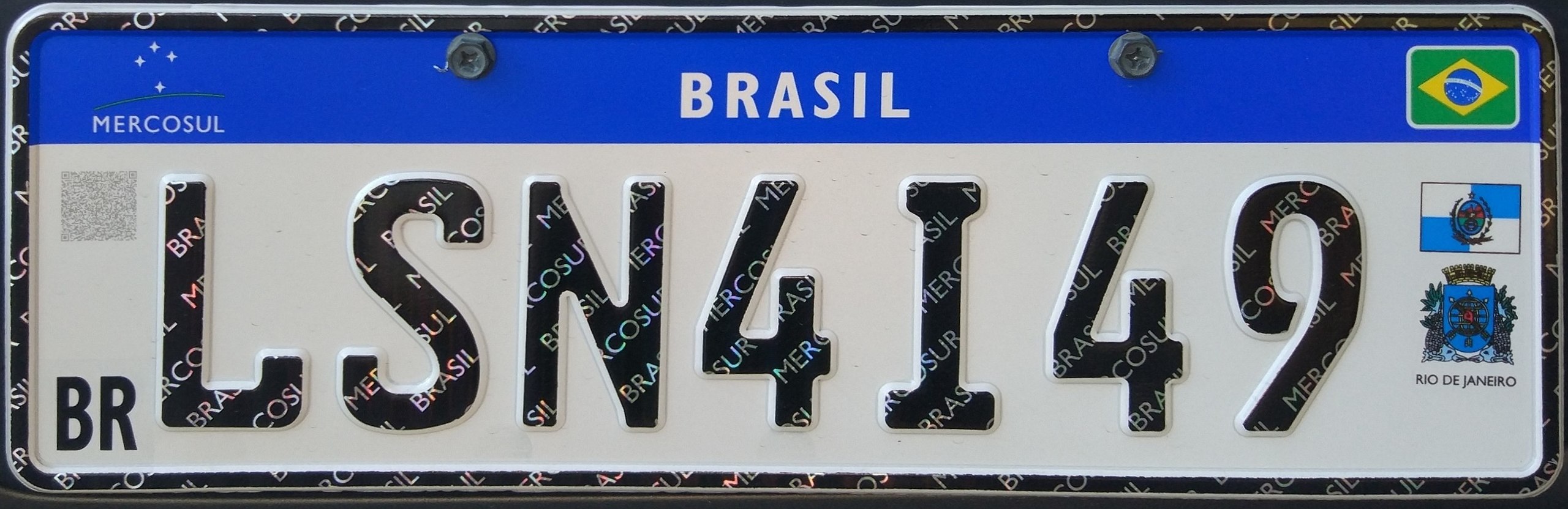 2560px-Brazilian_vehicle_license_plate_%282018-%29.jpg