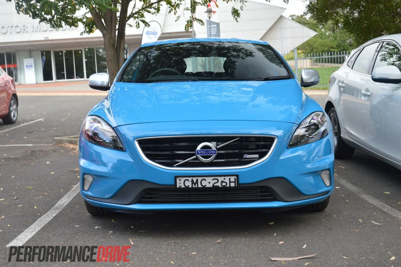 2013-Volvo-V40-T5-R-Design-front1.webp