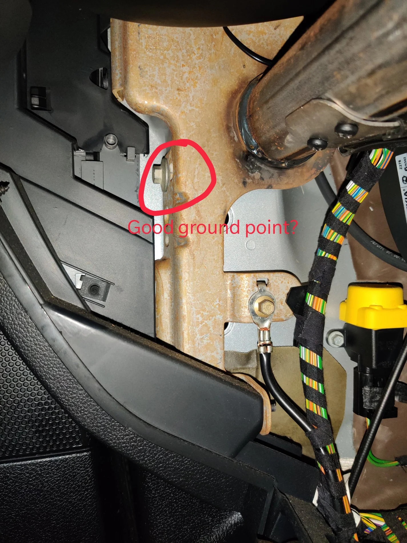 bmw f20 cigarette lighter fuse Where is the cigarette lighter fuse?