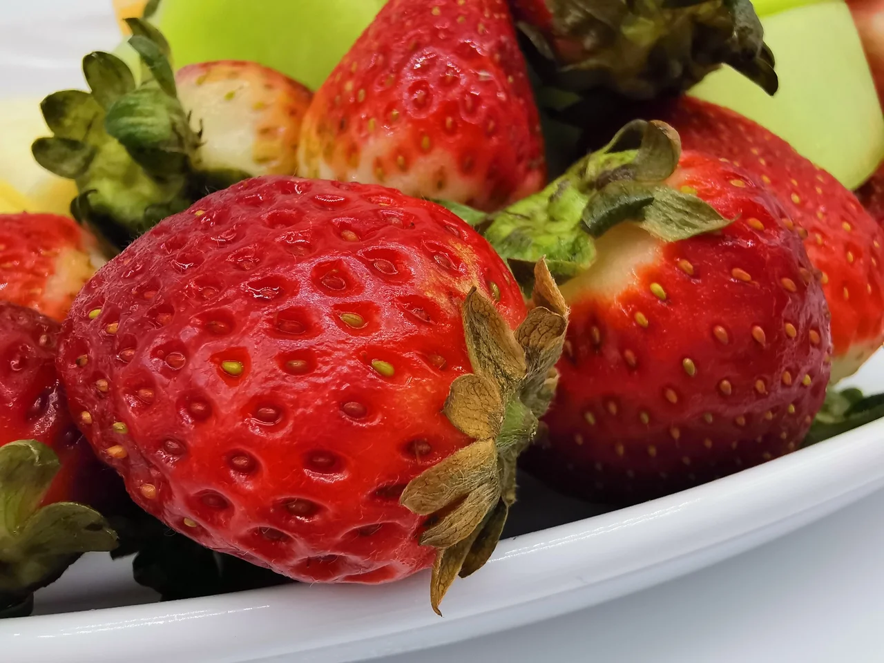 strawberry-macro.webp