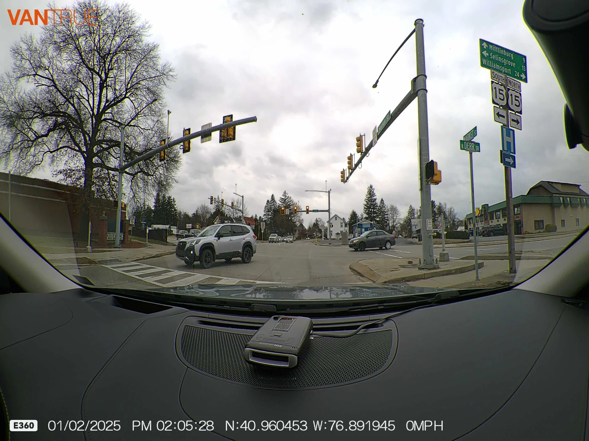 Vantrue Front 2592x1944 Traffic Light.webp