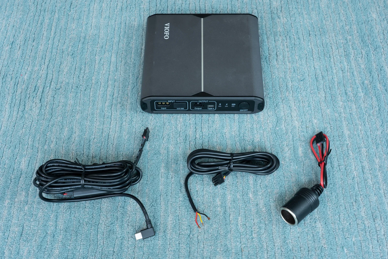 Viofo BP100 with ouput cables.webp