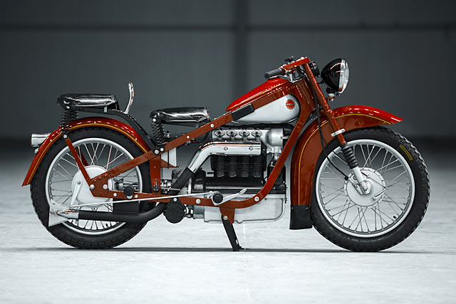 01_04_2017_1938_Nimbus_4_motorcycle_classic_Motos_of_war_Pipeburn_01.jpg
