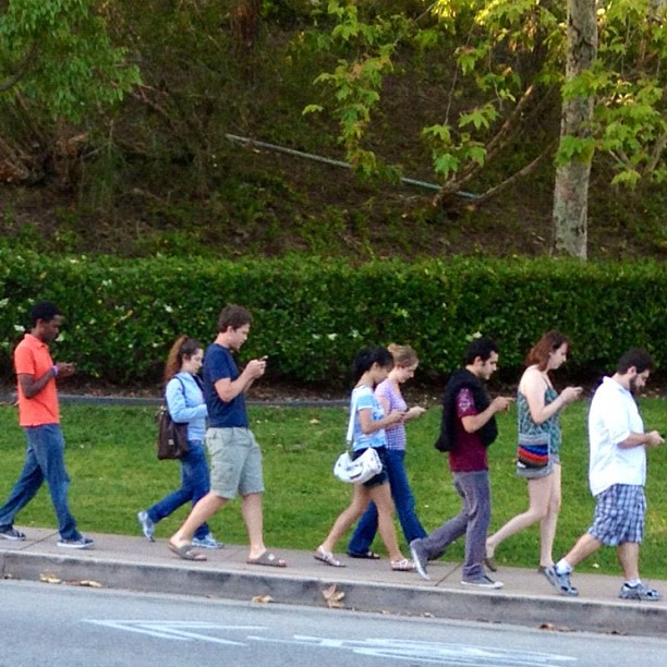 mobile-phone-zombies.jpg