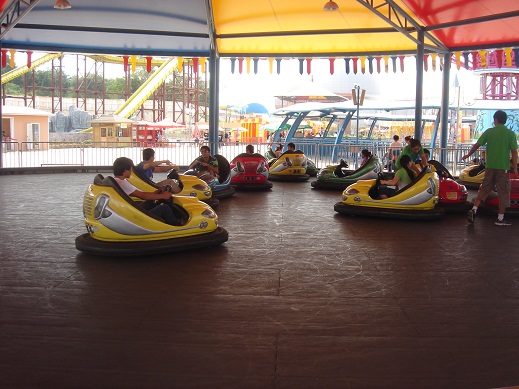 huagudeng_carnival_bumper_cars.jpg