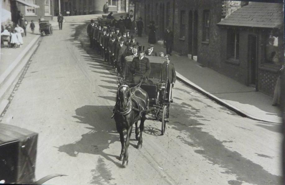 horse-drawn-funeral-procession-lewes.jpg