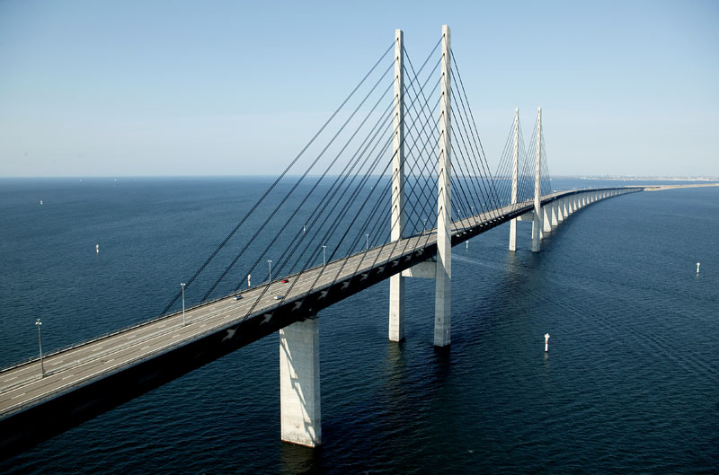 oresund-bridge-tunnel-connects-denmark-and-sweden-10.jpg
